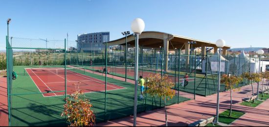 Cursos Intensivos de Tenis y Pádel 2025